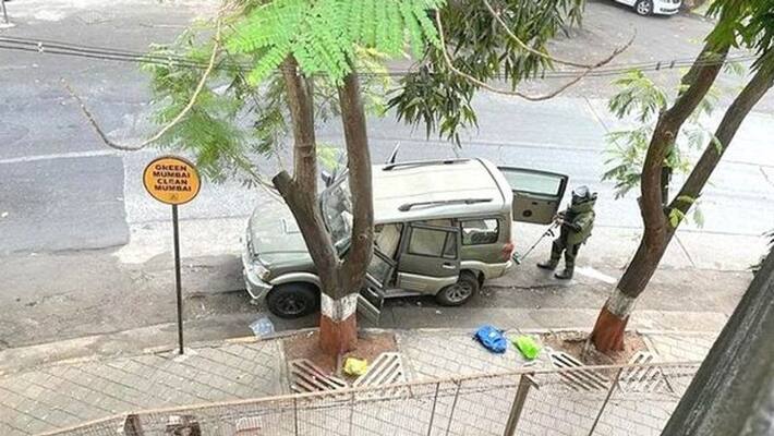 SUV with explosive material caught near Mukesh Ambani house Antilia in Mumbai KPP SUV with explosive material caught near Mukesh Ambani house Antilia in Mumbai KPP
