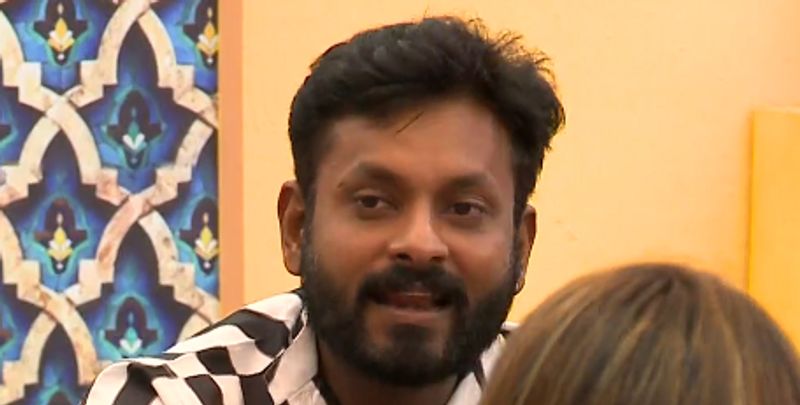 ആരും ആരെയും ഒറ്റപ്പെടുത്തുന്നില്ലെന്ന് കിടിലൻ ഫിറോസ് പറഞ്ഞു.