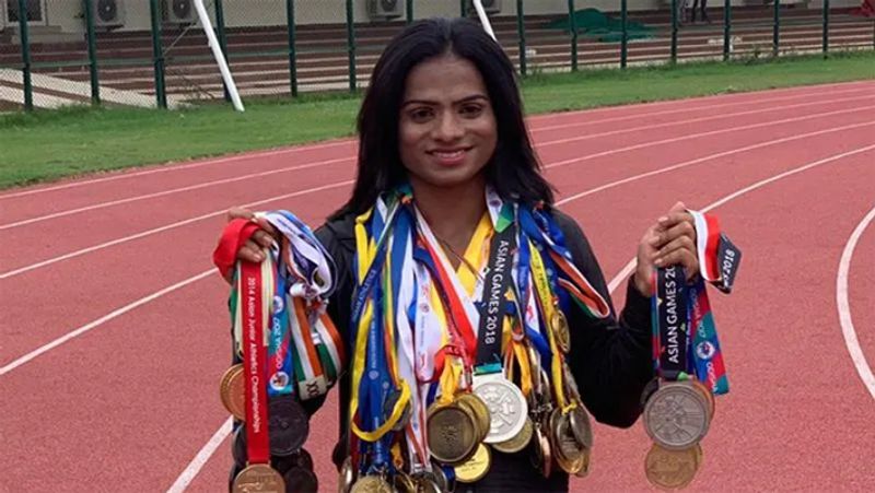 दुती ने इटली में जुलाई 2019 में वर्ल्ड यूनिवर्सिटी गेम्स में उन्होंने इतिहास रच दिया। वह महिलाओं के ट्रैक एंड फील्ड इवेंट्स में गोल्ड मेडल जीतने वाली पहली महिला बनीं। दुती ने 100 मीटर रेस को महज 11.32 सेकंड में पूरा कर लिया था।