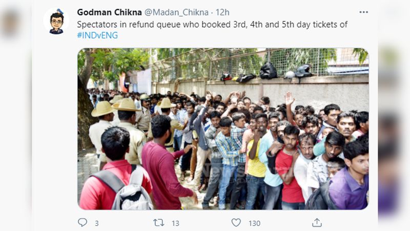 <p>इस मैच में लगभग 1 साल बाद स्टेडियम में दर्शक अपने पसंदीदा खिलाड़ी को देखने आए थे। ऐसे में जिन लोगों ने तीसरे, चौथे और पांचवे दिन की टिकट ली थी, उसे लेकर ये फोटो शेयर की जा रही है।<br />
</p>
