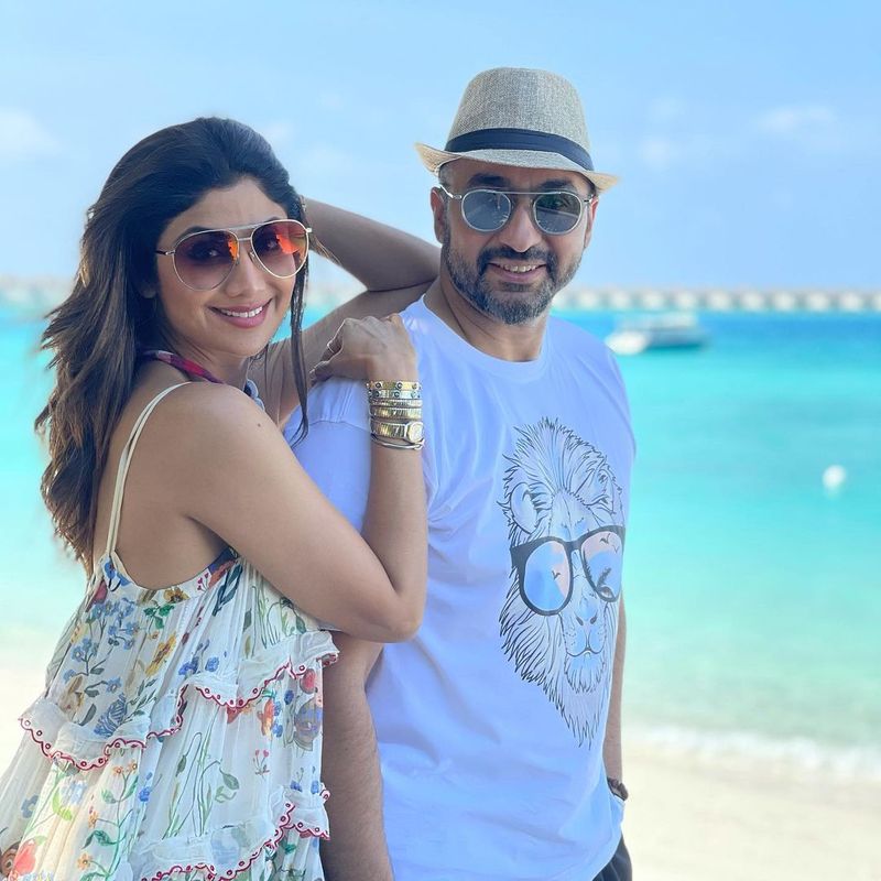 సరికొత్త అనుభూతిని పొందుతుంది శిల్పా శెట్టి. తమ పిల్లల్ని తీసుకెళ్లిందో లేదోగానీ భర్తతో కలిసి మాత్రం మాల్దీవుల్లో రెచ్చిపోయి ఎంజాయ్ చేస్తుండటం విశేషం.