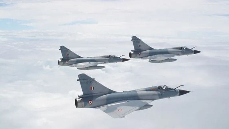 <p>बताया जाता है कि इस हमले में करीब 300 आतंकी मारे गए। हालांकि, पाकिस्तान और भारत की ओर से इसका कोई आधिकारिक आंकड़ा नहीं बताया। लेकिन भारत की वायुसेना ने जहां बम बरसाए थे, वहां पाकिस्तान ने आम नागरिकों का आना जाना कई दिनों तक रोक दिया था। हालांकि, बाद में इस जगह को खोला गया।</p>
