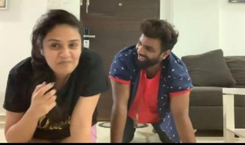 శ్రీముఖి ఆల్మోస్ట్ చాలా ఖాళీగానే ఉంది. స్పెషల్ ఈవెంట్లతో సందడి చేస్తుంది. ఇటీవల ఓ షోలో తనకు బాయ్ఫ్రెండ్ ఉన్నాడని షాకింగ్ కామెంట్ చేసింది.