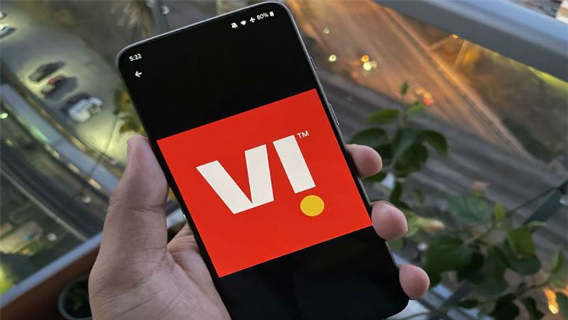 <p><strong>ভোডাফোন (Vodafone)-</strong> ভোডাফোন -এর ৪০১ টাকার প্ল্যানটিও একটি আকর্যণীয় প্ল্যান। ২৮ দিনের এই প্ল্যানে প্রতিদিন ৩ জিবি করে মাসে মোট ৮৪ জিবি ডেটা পাওয়া যায়। এছাড়াও এক্সট্রা প্রতিদিন ১০০ টি করে ফ্রি এসএমএস এবং আনলিমিটেড ভয়েস কল -এর সুবিধা রয়েছে এই প্যাকে। </p>