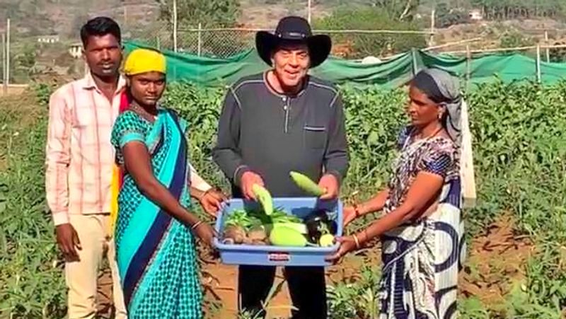 इसके साथ ही उनके फार्महाउस के आसपास पहाड़ और झरने हैं। साथ ही उनकी अपनी 1000 फीट गहरी झील भी है। एक इंटरव्यू के दौरान धर्मेंद्र ने कहा था, "मैं जाट हूं और जाट जमीन और अपने खेतों से प्यार करता है। मेरा ज्यादातर समय लोनावाला स्थित अपने फार्म हाउस पर ही बीतता है। हमारा फोकस ऑर्गेनिक खेती पर है, हम चावल और सब्जियां उगाते हैं।"