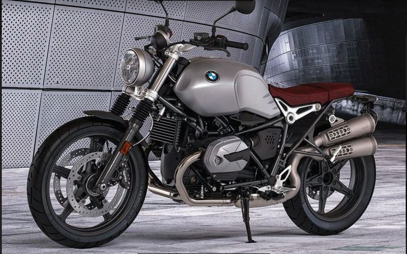 <p>ಹೊಸ BMW RnineT ಮತ್ತು BMW RnineT ಸ್ಕ್ರಾಂಬ್ಲರ್ ಅತ್ಯುತ್ತಮ ಡಿಸೈನ್, ಶಕ್ತಿಯುತ ಟಾರ್ಕ್ ಮತ್ತು ಅದರ ವಿಶಿಷ್ಟ ಶಬ್ದದಿಂದ ಮೋಹಗೊಳಿಸುತ್ತದೆ. ಇದರ ಶಕ್ತಿಯುತ ಏರ್/ಆಯಿಲ್-ಕೂಲ್ಡ್ 2-ಸಿಲಿಂಡರ್ ಫೋರ್-ಸ್ಟ್ರೋಕ್ ಎಂಜಿನ್ ಸಿಲಿಂಡರ್ ಹೆಡ್ನೊಂದಿಗೆ, ಫೋರ್ ವಾಲ್ವ್ಸ್ ಹೊಂದಿದೆ. 7,520 RPM ನಲ್ಲಿ 109 HP ಔಟ್ಪುಟ್ನೊಂದಿಗೆ 6,000 RPMನಲ್ಲಿ 119 NM ಗರಿಷ್ಠ ಟಾರ್ಕ್ ಹೊಂದಿದ್ದು ಎಂಜಿನ್ ಡೈನಮಿಕ್ ರೈಡಿಂಗ್ ಪ್ಲೆಷರ್ಗೆ ಸೂಕ್ತವಾಗಿದೆ. </p>