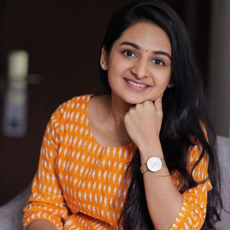 <p>ಸದ್ಯ ದೃಶ್ಯಂ 2 ಸಿನಿಮಾ ಮೂಲಕ ಮನೆ ಮಾತಾಗಿದ್ದಾಳೆ ಈ ಹುಡುಗಿ</p>