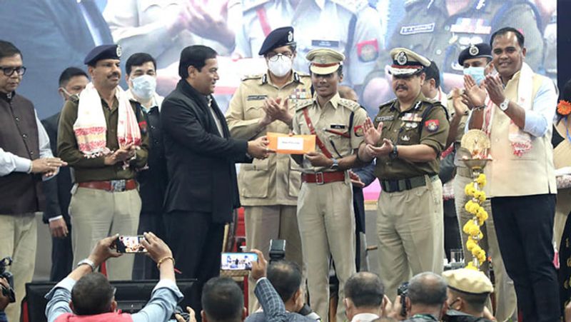 <p>ಹಿಮಾ ದಾಸ್ ರನ್ನು ಡಿಎಸ್ಪಿಯಾಗಿ ನೇಮಿಸಿದ್ದು ಹಲವು ಯುವ ಜನತೆಗೆ ಕ್ರೀಡೆಯಲ್ಲಿ ಶ್ರೇಷ್ಠ ಸಾಧನೆ ಮಾಡಲು ಸ್ಪೂರ್ತಿ ನೀಡುವ ವಿಶ್ವಾಸವಿದೆ ಎಂದು ಅಸ್ಸಾಂ ಮುಖ್ಯಮಂತ್ರಿ ಸರ್ಬಾನಂದ ಸೊನೊವಾಲ್ ಹೇಳಿದ್ದಾರೆ.</p>