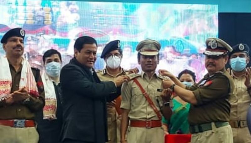 <p>ರಾಜ್ಯದ ಸ್ಥಿತಿಗತಿ ಮತ್ತಷ್ಟು ಉತ್ತಮ ಪಡಿಸಲು ಶಕ್ತಿಮೀರಿ ಪ್ರಯತ್ನಿಸುತ್ತೇನೆ, ಆದರೆ ಅದೆಲ್ಲದಕ್ಕಿಂತ ಹೆಚ್ಚಾಗಿ ನಾನು ಕ್ರೀಡೆಯಲ್ಲೇ ಮುಂದುವರೆಯುತ್ತೇನೆ. ಯಾಕೆಂದರೆ ಕ್ರೀಡೆಯಿಂದಲೇ ಇದೆಲ್ಲವೂ ಸಿಕ್ಕಿದೆ ಎಂದು ಹೇಳಿದ್ದಾರೆ.</p>