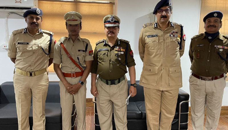 వెనకబడిన రాష్ట్రంగా ఉన్న అస్సాం నుంచి ఎన్నో కష్టాలు అనుభవించి భారత జట్టుకి పతకాలు అందించిన హిమాదాస్ లాంటి యువ క్రీడాకారులను ప్రోత్సాహించేందుకే ఆమెకు పోలీసు శాఖలో ఉన్నత పదవిని ఇచ్చినట్టు తెలిపారు ముఖ్యమంత్రి...