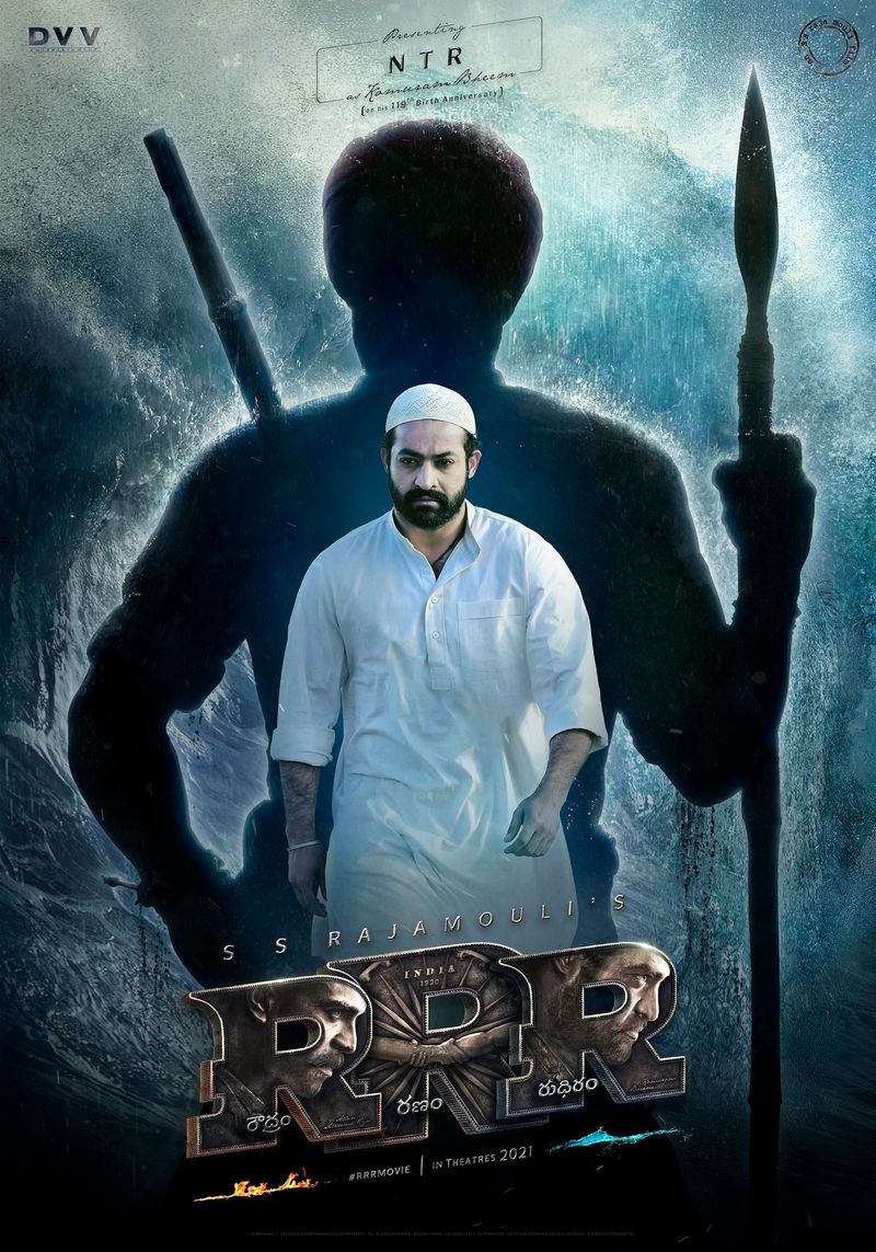ప్రస్తుతం `ఆర్ఆర్ఆర్` షూటింగ్కి కాస్త గ్యాప్ తీసుకున్నారు. ఈగ్యాప్లో ప్రోమో షూట్లో పాల్గొన్నారు ఎన్టీఆర్. ఇందులో పూర్తిగా `ఆర్ఆర్ఆర్`లోని కొమురంభీమ్ గెటప్లోనే కనిపించనున్నారు ఎన్టీఆర్. మరి ఈ గ్యాప్లో `మీలో ఎవరు కోటీశ్వరుడు` మొత్తాన్ని షూట్ చేస్తారా? లేక వాయిదాల ప్రకారం చేస్తారా? అనేది తెలియాల్సి ఉంది.