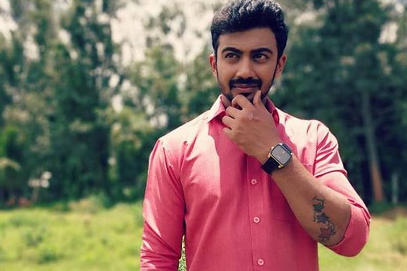 <p>ಸೋಷಿಯಲ್ ಮೀಡಿಯಾದಲ್ಲಿ ಆಕ್ಟಿವ್ ಆಗಿರೋ ನಟ ಫೋಟೋ, ವಿಡಿಯೋ ಶೇರ್ ಮಾಡುತ್ತಿರುತ್ತಾರೆ</p>