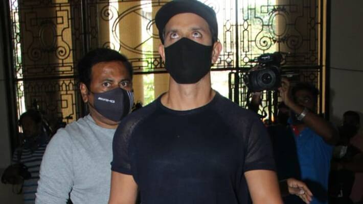 hrithik roshan arrives at office of mumbai police commissioner to record his statement connection with complaint in fake email ID case KPJ hrithik roshan arrives at office of mumbai police commissioner to record his statement connection with complaint in fake email ID case KPJ