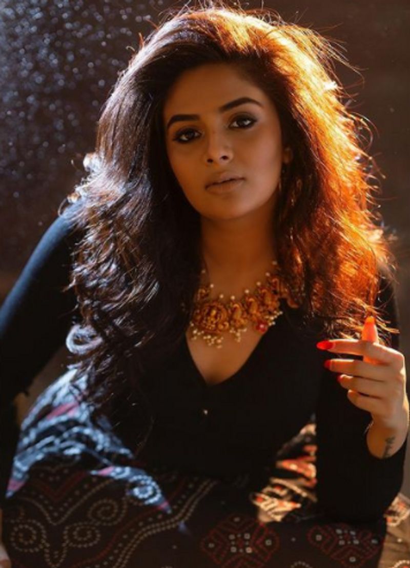 <p>ಈಕೆ 10ಕ್ಕೂ ಹೆಚ್ಚು ಸಿನಿಮಾಗಳಲ್ಲಿಯೂ ನಟಿಸಿದ್ದಾರೆ</p>