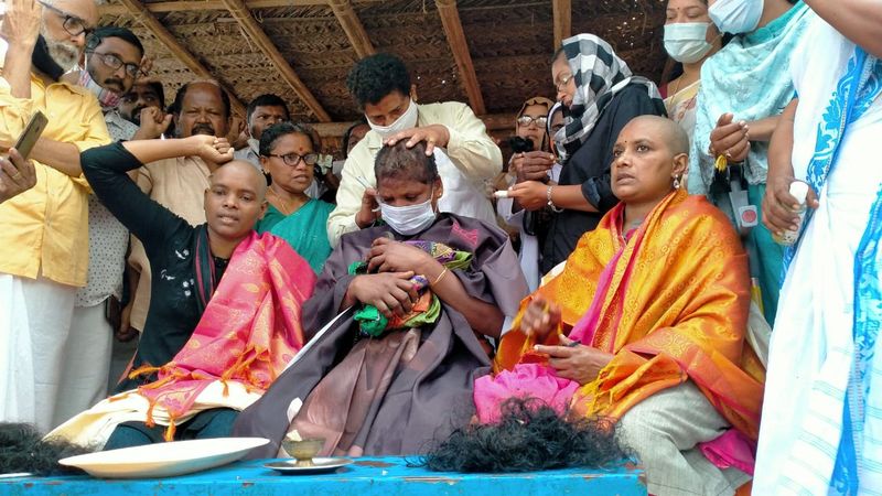 ഇളയ പെൺകുട്ടിയുടെ നാലാം ചരമവാഷിക ദിനമായ മാർച്ച് നാലിന് എറണാകുളത്ത് 100 പേർ തലമൊട്ടയടിച്ച് സമരത്തിന് ഐക്യദാര്ഡ്യം പ്രഖ്യാപിക്കും. വാളയാറിലെ അമ്മതന്നെ പ്രത്യക്ഷ സമരവുമായി സംസ്ഥാനത്തുടനീളം പ്രചരണത്തിനിറങ്ങുമ്പോൾ സക്കാരിന് മേൽ വീണ്ടും സമ്മർദ്ദമേറുകയാണ്.