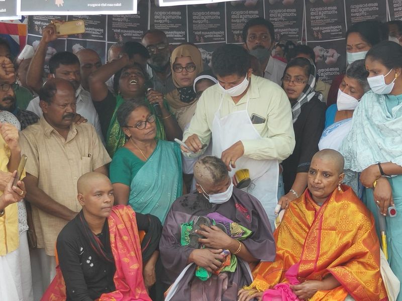മൂത്തകുട്ടിയുടെ മരണത്തിന് 52 ദിവസങ്ങള്ക്ക് ശേഷം അതേ വീട്ടില് അതേ സ്ഥലത്ത് രണ്ടാമത്തെ കുട്ടിയെയും തൂങ്ങി മരിച്ച നിലയില് കണ്ടെത്തുകയായിരുന്നു.