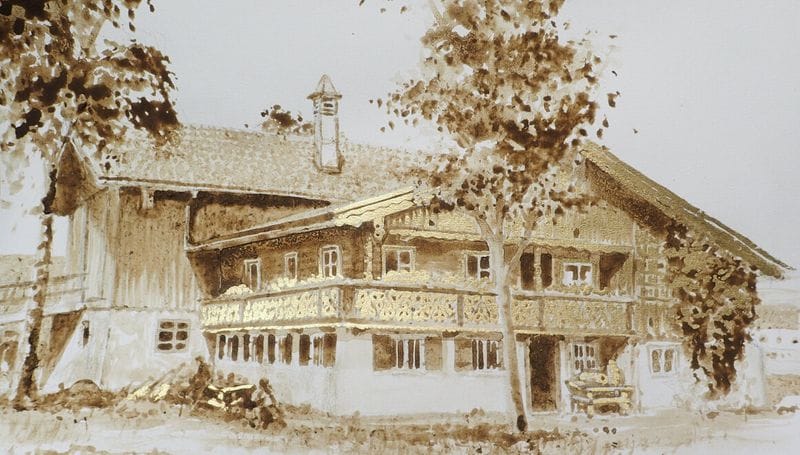 'ഞാൻ ജർമ്മനിയുടെ ഒരു ഭാഗത്താണ് താമസിക്കുന്നത്, ആ പ്രദേശത്തെ “പിക്ചർ-ബുക്ക് ബവേറിയ” എന്ന് വിളിക്കുന്നു. ബവേറിയയെ വളരെ ആകർഷകമാക്കുന്ന സാധാരണ പുൽമേടുകളും മേച്ചിൽസ്ഥലങ്ങളും അപ്രത്യക്ഷമാകുന്ന അവസ്ഥയുണ്ട് ഇന്ന്. ഞങ്ങൾക്ക് മേച്ചിൽസ്ഥലമുണ്ട്, കാരണം ഈ പ്രദേശം വലിയ തോതിൽ വിള കൃഷിക്കോ അല്ലെങ്കിൽ പഴങ്ങള് കൃഷി ചെയ്യാനോ അനുയോജ്യമല്ല. പാലും മരങ്ങളും നമ്മുടെ പരമ്പരാഗത പ്രാദേശിക സമ്പദ്വ്യവസ്ഥയുടെ രണ്ട് തൂണുകളാണ്. എന്നെ സംബന്ധിച്ചിടത്തോളം പശു എന്റെ വീടിന്റെ ഭാഗമാണ്. ഇത് ഒരു സഹതാപമർഹിക്കുന്ന മൃഗമാണ്, അതുപോലെ ശക്തനായ ഒരു മൃഗവുമാണ്, ഇത് നമ്മുടെ നാഗരികതയെ പ്രതീകപ്പെടുത്തുന്ന ഒരു മൃഗമാണ് എന്നും ഹാള് പറയുന്നു. 1950 -കളിലും 1960 -കളിലും ബവേറിയൻ സംസ്കാരം കൃഷിയെ അടിസ്ഥാനപ്പെടുത്തിയിട്ടുള്ളതായിരുന്നു. എന്നാല്, പിന്നീട് രണ്ടാം ലോക മഹായുദ്ധകാലത്തിന്റെയൊക്കെ അവസാനം എല്ലായിടവും വ്യാവസായികവല്ക്കരിക്കപ്പെട്ടു തുടങ്ങി. എന്നാല്, അത് അവിടങ്ങളിലെ സുസ്ഥിരതയെ ഇല്ലാതാക്കി. സുസ്ഥിരമായ ഒരു ജീവിതമാണ് താനാഗ്രഹിക്കുന്നതെന്നും ഹാള് പറയുന്നു.