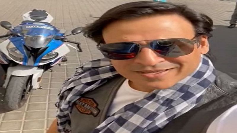 विवेक ओबेराय ने अपने ऊपर लगाए गए जुर्माने की रसीद को सोशल मीडिया पर दिखाया और उसके साथ 'पार्टी चल रही है' लाइन जोड़ दी। यह ट्रेंड होने लगा। इस वीडियो में विवेक ओबेराय अपनी 2 बाइक के साथ नजर आ रहे हैं और हाथ में चालान की कॉपी दिखाते हुए कह रहे हैं - 'पावती कट गई है।' इस पोस्ट में उन्होंने मुंबई पुलिस को भी टैग किया और लिखा कि अब पार्टी नहीं हो रही है।