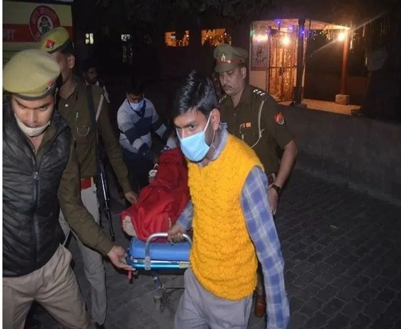 एसपी कुलकर्णी ने बताया कि लड़की ने अपने बयान में कहा कि आरोपी ने यौन उत्पीड़न नहीं किया। लड़की ने यह भी बताया कि पानी पीने के बाद वह बेहोश हो गई थीं, लेकिन उनके साथ किसी भी तरीके की छेड़खानी या सेक्सुअल असॉल्ट की घटना नहीं हुई है।
(फाइल फोटो)