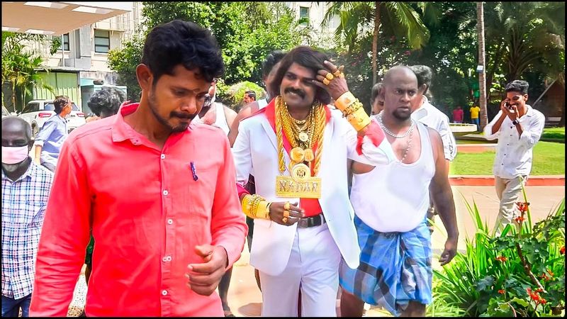 இன்று சென்னையில் பூஜையுடன் இந்த படத்தின் படப்பிடிப்பு துவங்கியது. சூப்பர் குட் பிலிம்ஸ் ஆர்.பி.சவுத்ரி உள்பட பலர் கலந்து கொண்டனர்.