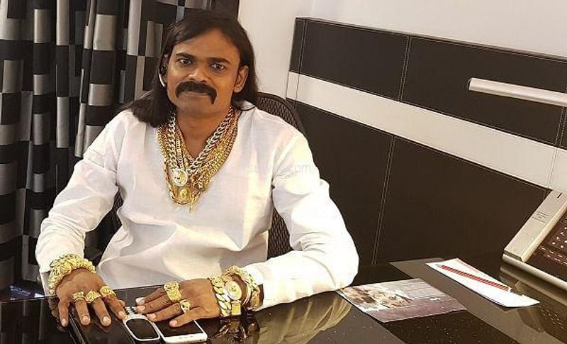 శరీరమంతా బంగారు నగలతో గోల్డ్ మ్యాన్ గా పాపులర్ అయిన హరి నాడార్ ఈ మూవీ ద్వారా హీరోగా ఎంట్రీ ఇస్తున్నారు. 2కె అళగనాదు కాదల్ చిత్రానికి నిర్మాత కూడా ఆయనే కావడం మరో విశేషం.