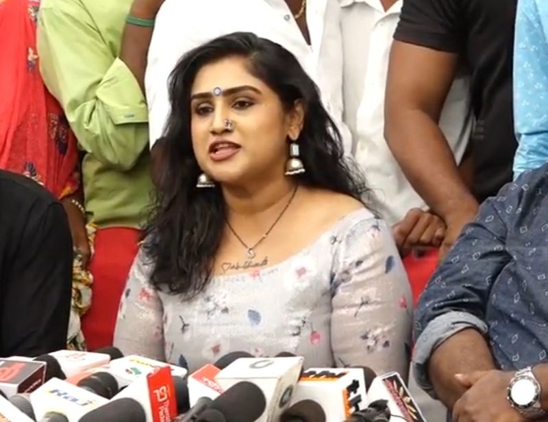 ఇక మూవీ లాంఛింగ్ ఈవెంట్ చెన్నై లో గ్రాండ్ గా జరిగింది. తన కొత్త మూవీ విశేషాలు వనితా సోషల్ మీడియాలో వెల్లడించారు.ఈ మూవీకి సంబంధించిన ఓ వీడియోను కూడా షేర్ చేశారు ఆమె. వారెన్ వీజే చార్లీ ఈ మూవీకి సంగీతం అందిస్తున్నారు.