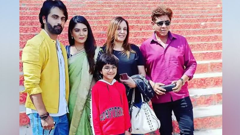 रिपोर्ट्स की मानें तो शो की लीड स्टार कास्ट पूजा गौर और अरहान बहल ने प्रयागराज में अपनी शूटिंग पूरी कर ली है। अब मुंबई वापस आकर ये दोनों शो के आगे की शूटिंग करेंगे। 
