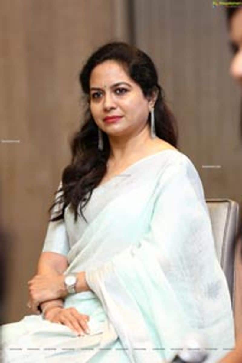 మొదటి భర్తతో విడాకుల తరువాత సునీత సింగిల్ గా ఉంటున్నారు. ఏళ్లుగా పిల్లలు, తల్లిదండ్రులతో కలిసి ఒంటరిగా ఉంటున్న సునీతకు రామ్ మ్యారేజ్ ప్రపోజల్ పెట్టారు. తన ఇద్దరు పిల్లలు, తల్లి దండ్రులు అనుమతి తెలపడంతో సునీత రెండవ వివాహానికి ఒప్పుకున్నారు.