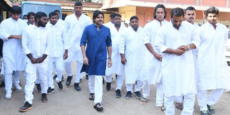 ''చిన్నప్పుడు చీరాలలో ఉన్నప్పుడు మా నాన్న కుస్తీ పోటీలకు తీసుకెళ్లేవారు. స్థానికంగా ఉండే పహిల్వాన్ అప్పారావు లాంటి యోధుల యుద్ధ విద్యలను దగ్గరుండి చూసేవాడిని. నేర్పుకోవాలనే తపన ఉండేది కానీ శరీరం సహకరించేది కాదు. కోడి రామ్మూర్తి నాయుడు గారిలా దేహ దారుఢ్యం సంపాదించాలనే కోరిక ఉండేది కానీ తీరలేదు. కొన్నేళ్ల తర్వాత మార్షల్ ఆర్ట్స్ లోకి వెళ్లి కొంత సాధన అయితే చేశాను. కిక్ బాక్సింగ్, కరాటే, ఇండోనేషియా మార్షల్ ఆర్ట్స్ లో నైపుణ్యం పొందాను'' అని పవన్ వివరించారు.