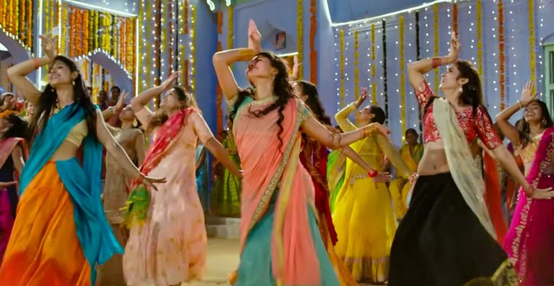 ಮಲಯಾಳಂ ಪ್ರೇಮಂನಲ್ಲಿ ಕಾಣಿಸಿಕೊಂಡು ಈಗ ನಟಿ ಟಾಲಿವುಡ್ನಲ್ಲಿ ಸಖತ್ ಸೌಂಡ್ ಮಾಡುತ್ತಿದ್ದಾರೆ.