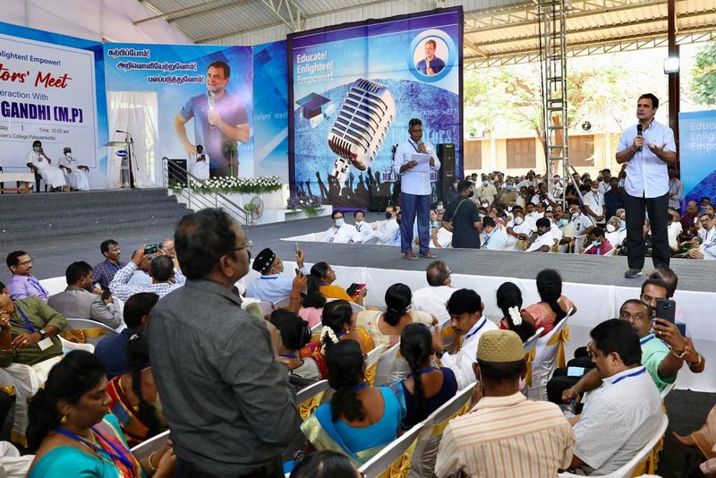 राहुल गांधी ने कहा, हमने अंग्रेजों को देश से भगाया, ये मोदी से काफी शक्तिशाली थे। ऐसे में हमने अंग्रेजों को वापस भेज दिया, तो हम नरेंद्र मोदी को भी नागपुर भेज देंगे।