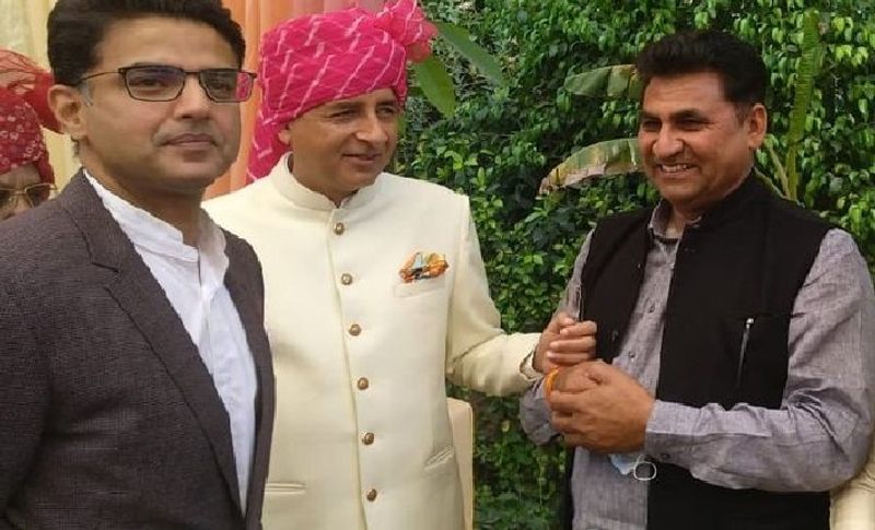 कई दिग्गज होंगे इस शादी में शामिल
कांग्रेस प्रवक्ता रणदीप सिंह सुरजेवाला ने अपनी बेटी के विवाह विवाह समारोह में पारिवारिक सदस्यों के अलावा सीमित संख्या में नेताओं को आमंत्रित किया गया है।
