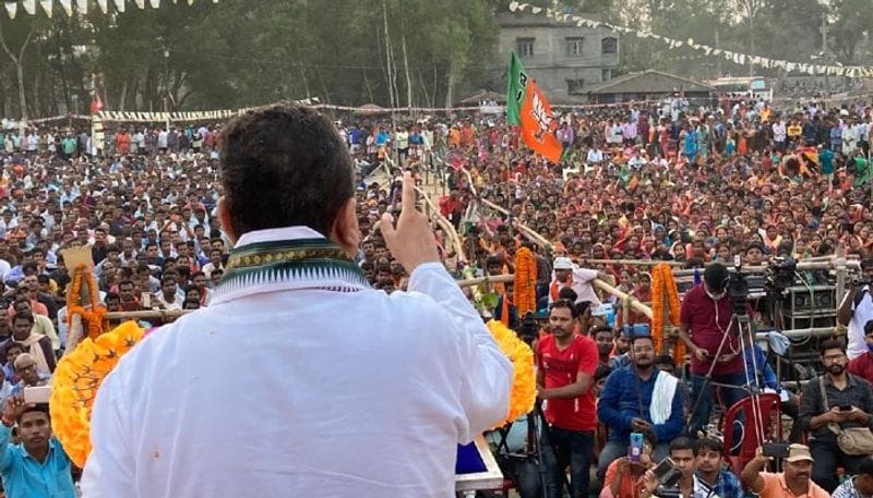 <p> বামব্রিগেড প্রসঙ্গে দাঁতনের সবা থেকে তিনি বলেন- আজকে একটা ব্রিগেড হয়েছে ৷ বামপন্থীরা আর নিরপেক্ষতার কথা বলবেন ? পাশে আব্বাস সিদ্দিকীকে নিয়ে মিটিং করেছেন ৷এই রাজ্যের মুখ্যমন্ত্রী হবেন মহম্মদ সেলিম, উপমুখ্যমন্ত্রী হবেন আব্বাস সিদ্দিকী,বামপন্থীরা সাবধান, আপনাদের ধর্মনিরপেক্ষতার বুলি আর চলবেনা ৷আসুন আপনারা বিজেপিতে, যার একমাত্র স্লোগান -ভারত মাতা কি জয় ৷ <br />
</p>