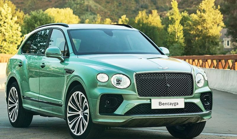<p>अंबानी के घर के गैराज में Bentley द्वारा बनाई गई पहली एसयूवी Bentley Bentayga भी मौजूद है। इस कार की गिनती दुनिया के सबसे तेज एसयूवी में की जाती है। ये कार 301 किलोमीटर प्रति घंटे की रफ़्तार पकड़ सकती है। 100 किलोमीटर की रफ़्तार पकड़ने में इसे मात्र 4.1 सेकंड का समय लगता है। इसमें 6.0-लीटर के 12-सिलिंडर का इंजन है जो 600 hp का पावर और 900 Nm का टार्क जेनरेट करता है। मार्केट में इसकी शुरुआती कीमत 7.6 करोड़ रुपए है। </p>