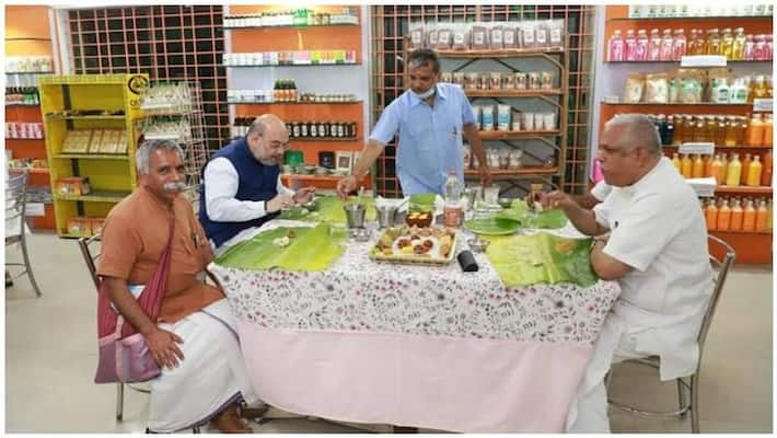 Amit Shah's simplicity excites you to have tea at the Road shop Amit Shah's simplicity excites you to have tea at the Road shop