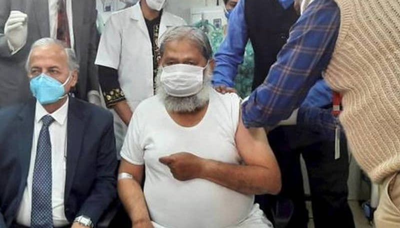 मुझे अभी वैक्सीन की जरूरत नही
अनिल विज ने कहा, आज आम जनता के लिए कोरोना वैक्सीन शुरू होने जा रही है । सब को निस्संकोच लगवानी चाहिए । मैं तो नही लगवा पाऊंगा क्योंकि कोविड होने के बाद मेरी एंटीबाडी 300 बनी है जोकि बहुत ज्यादा है । शायद मैंने जो ट्रायल वैक्सीन लगवाई थी इसमे उसका भी योगदान हो । मुझे अभी वैक्सीन की जरूरत नही है।
