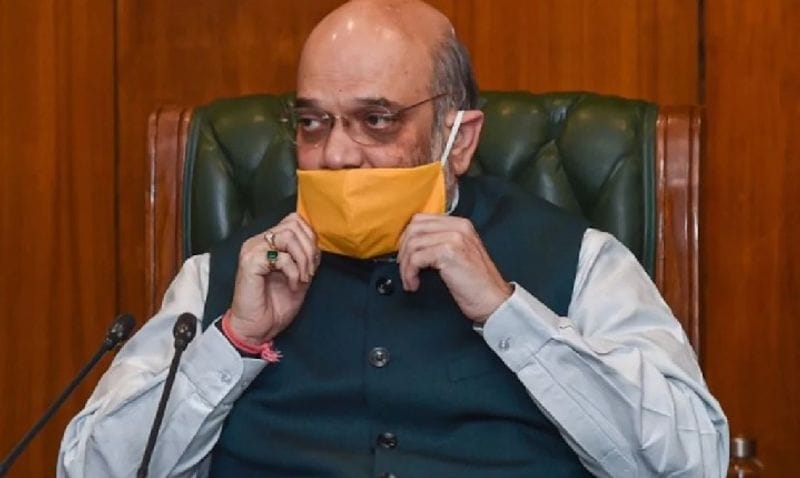 गृह मंत्री अमित शाह भी लगवाएंगे टीका
पीएम मोदी के बाद आज देश के केंद्रीय गृह मंत्री अमित शाह भी कोरोना वैक्सीन लगवाएंगे। बताया जाता है कि मेदांता अस्पताल की डॉ. सुशीला दिल्ली के लिए रवाना हुई हैं जो अमित शाह को टीका लगाएंगी।