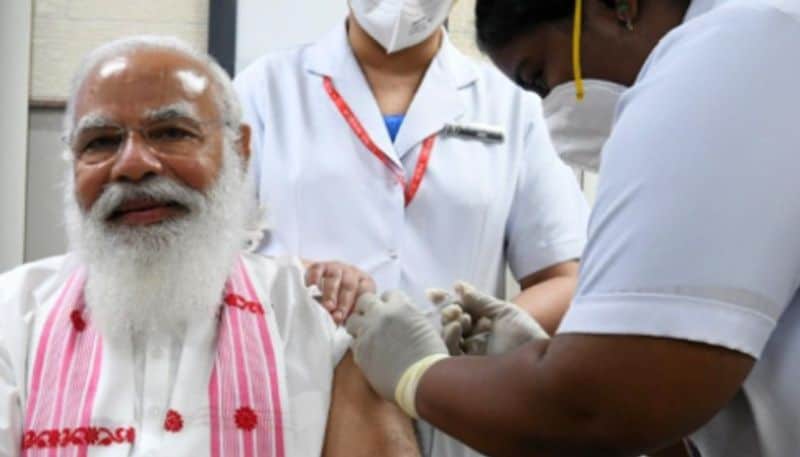 <p>পি নিবেদিতা বলেছেন টিকা দেওয়ার পর প্রধানমন্ত্রী বলেছিলেন টিকা দেওয়া হয়েগেছে। একটুও বুধতে পারলাম না তো। <br />
</p>