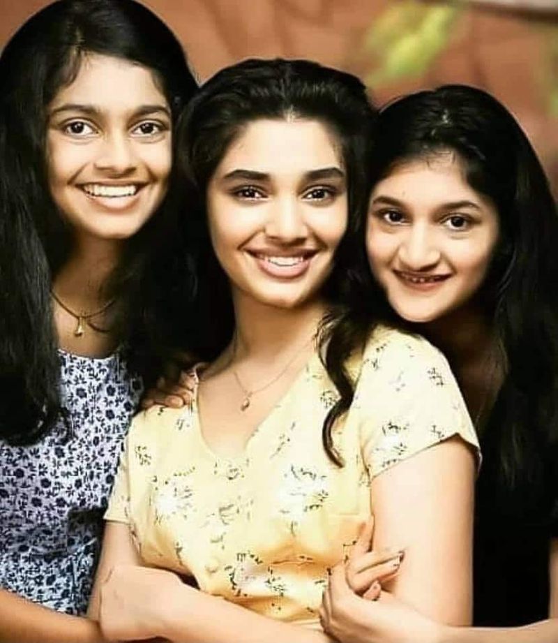 ఈ సందర్భంగా కృతి బ్యాక్గ్రౌండ్ ని ఓ సారి చూస్తే.. కర్నాటకలోని మంగుళూరు, తులుకి చెందిన ఈ భామ ప్రస్తుతం తెలుగులో సంచలనంగా మారింది. `డక్ డక్.. `పాటలోనే తనలోని మ్యాజిక్ ఏంటో చూపించింది.