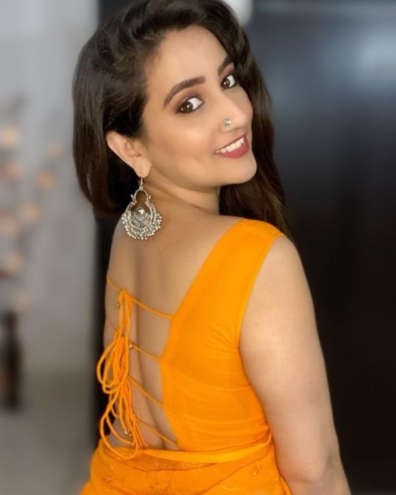 మంజుష గ్లామర్ ఫోటోలు నెటిజన్లకి నిద్ర లేకుండా చేసిన సందర్భాలు చాలానే ఉన్నాయి.