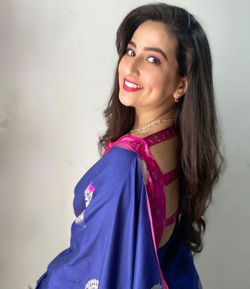 తెలుగు యాంకర్ మంజుష హాట్ ఫోటోలు.