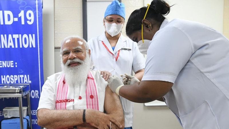 Kamal hassan and Actress Sripriya, Latha Take Corona Vaccine at chennai