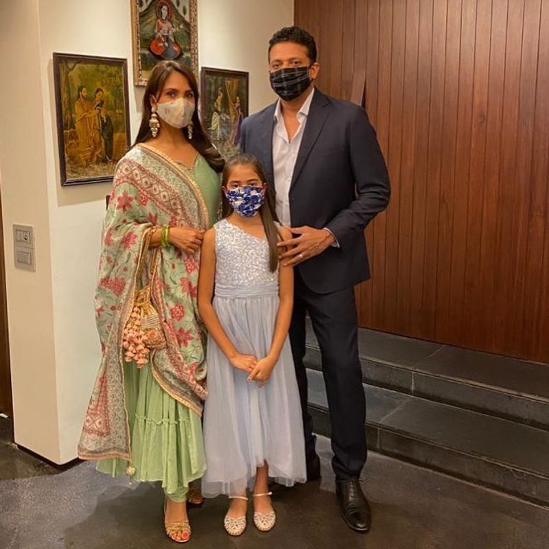 లారా దత్తా.. మాజీ ఇండియన్ టెన్నీస్ ప్లేయర్ మహేష్ భూపతిని 2011లో వివాహమాడిన విషయం తెలిసిందే. ఫిబ్రవరి 16న పెళ్లి చేసుకున్నారు. 2012లో వీరికి కూతురు సైరా భూపతి జన్మించారు.