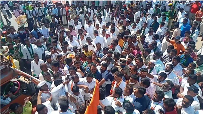 <p>ಕೋಲಾರದ ಕಾಂಗ್ರೆಸ್ ರ್ಯಾಲಿಯಲ್ಲಿ ಕಿಕ್ಕಿರಿದು ಸೇರಿದ ಕಾರ್ಯಕರ್ತರು</p>