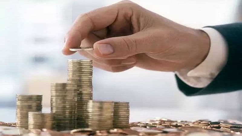 फ्लोटिंग फंड AAA-रेटेड इंस्ट्रूमेंट्स में निवेश करते हैं। इस कैटेगरी में एक साल का रिटर्न करीब 7.8 फीसदी रहा है। 2 साल का औसत रिटर्न 8.48 फीसदी और 3 साल के लिए औसत रिटर्न 8.19 फीसदी रहा है। मौजूदा समय में ये फंड और भी बेहतर रिटर्न दे सकते हैं। (फाइल फोटो)