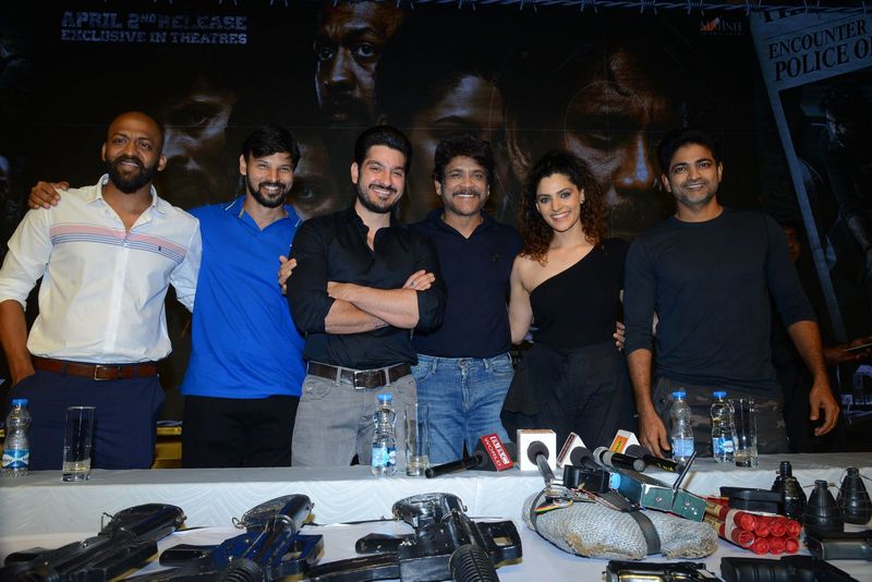 నాగార్జున మాట్లాడుతూ, ఈ టీం అందరితో యాక్ట్ చేయడం చాలా ఎనర్జీ, హంగర్ గా అనిపించింది. బ్యూటిఫుల్ ఎక్స్ పీరియన్స్ ఇచ్చింది నాకు. ఊపిరి సినిమా అప్పుడు సల్మాన్ పరిచయం. మనందరికీ సంబంధించిన కథ ఇది. హైదరాబాద్ లో జరిగిన బాంబ్ బ్లాస్ట్.. టెర్రరిస్ట్ నేపథ్యంలో సాగుతుంది. ఆ బాంబ్ బ్లాస్ట్ చేసిన వారు ఎక్కడున్నారు. వారిని ఎలా పట్టుకున్నారు. అనేది రియల్ ఇన్సిడెంట్స్ తో సినిమా తీయడం జరిగింది. ఒక చక్కని పుస్తకంలా థ్రిల్లింగ్ ఎలిమెంట్స్ ఉంటాయి.