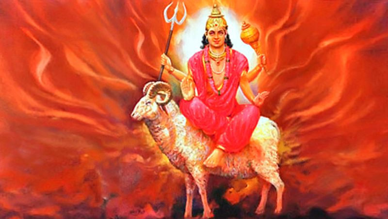 1. अंगारक चतुर्थी के योग में मंगलदेव की पूजा करें और उपवास रखें।
