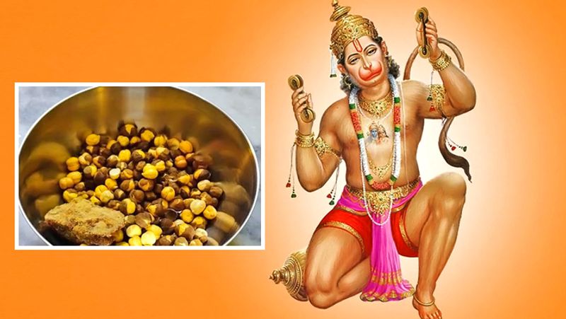 8. हनुमानजी को गुड़-चने का भोग लगएं।
