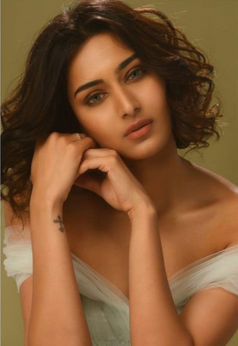 <p>ಧಾರವಾಹಿಯಲ್ಲಿ ಕರಣ್ ಸಿಂಗ್ ರೋವರ್ ಜೊತೆ ಆತನ ಪತ್ನಿಯಾಗಿಯೂ ನಟಿಸಿದ್ದರು</p>