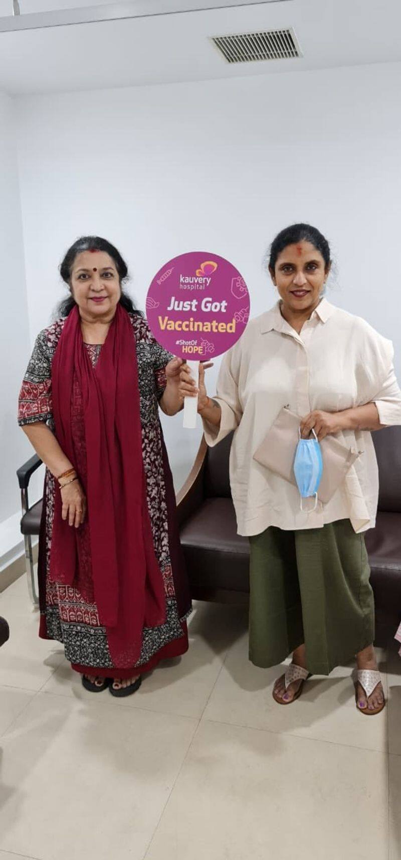 Kamal hassan and Actress Sripriya, Latha Take Corona Vaccine at chennai